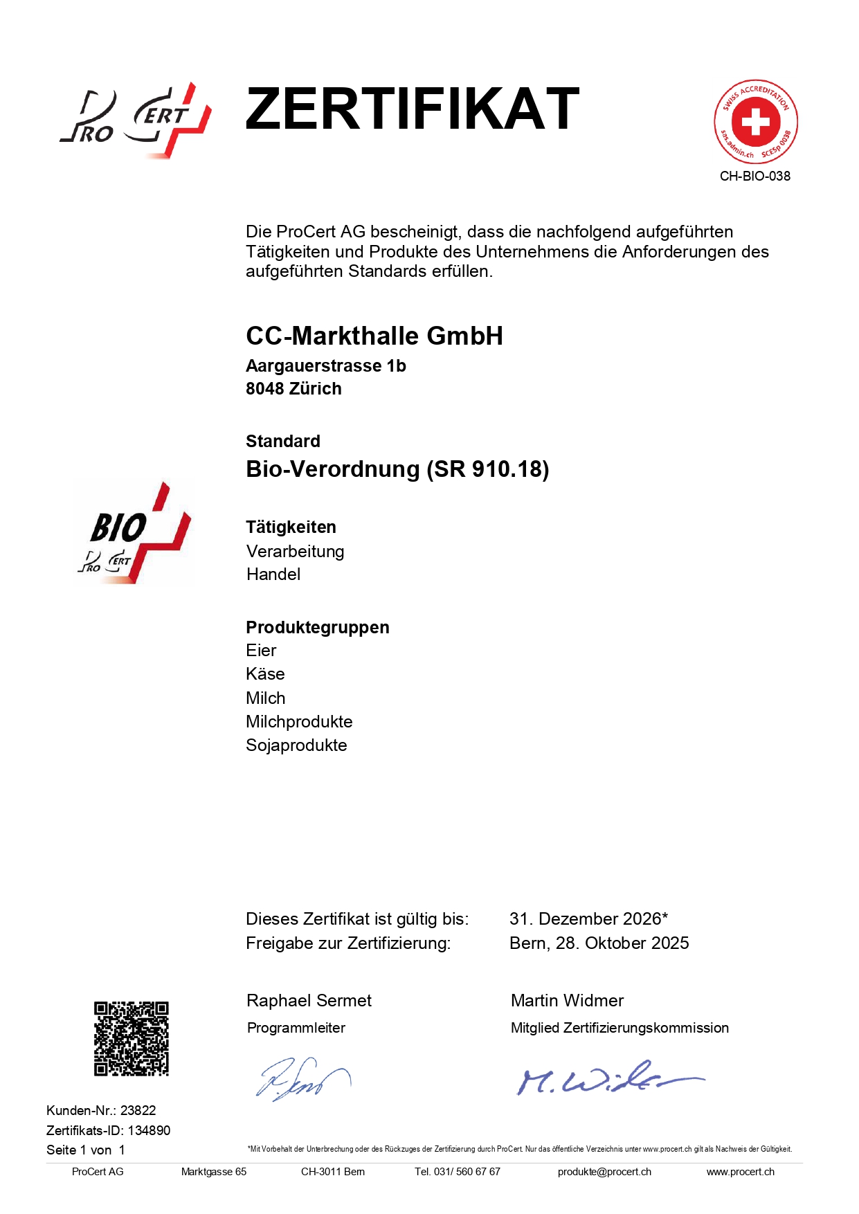 Bio-Zertifikat der ProCert AG für CC-Markthalle GmbH, gültig bis 31. Dezember 2026. Das Dokument bestätigt die Zertifizierung nach Bio-Verordnung (SR 910.18) für die Tätigkeiten Verarbeitung und Handel sowie die Produktgruppen Eier, Käse, Milch, Milchprodukte und Sojaprodukte.